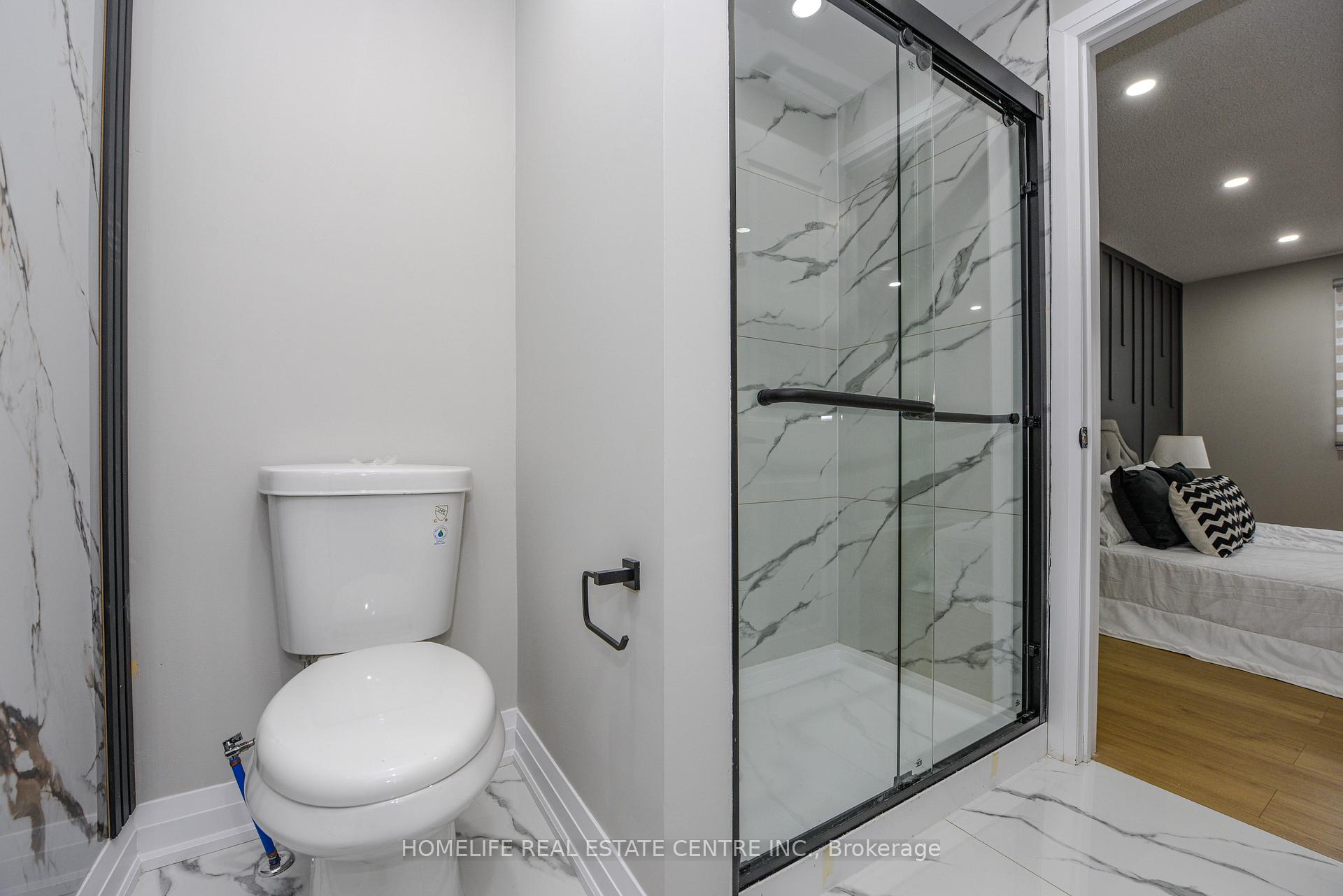 Photo 24 of 48 Dafoe Crescent, Brampton, Fletcher's West — HOMEH
