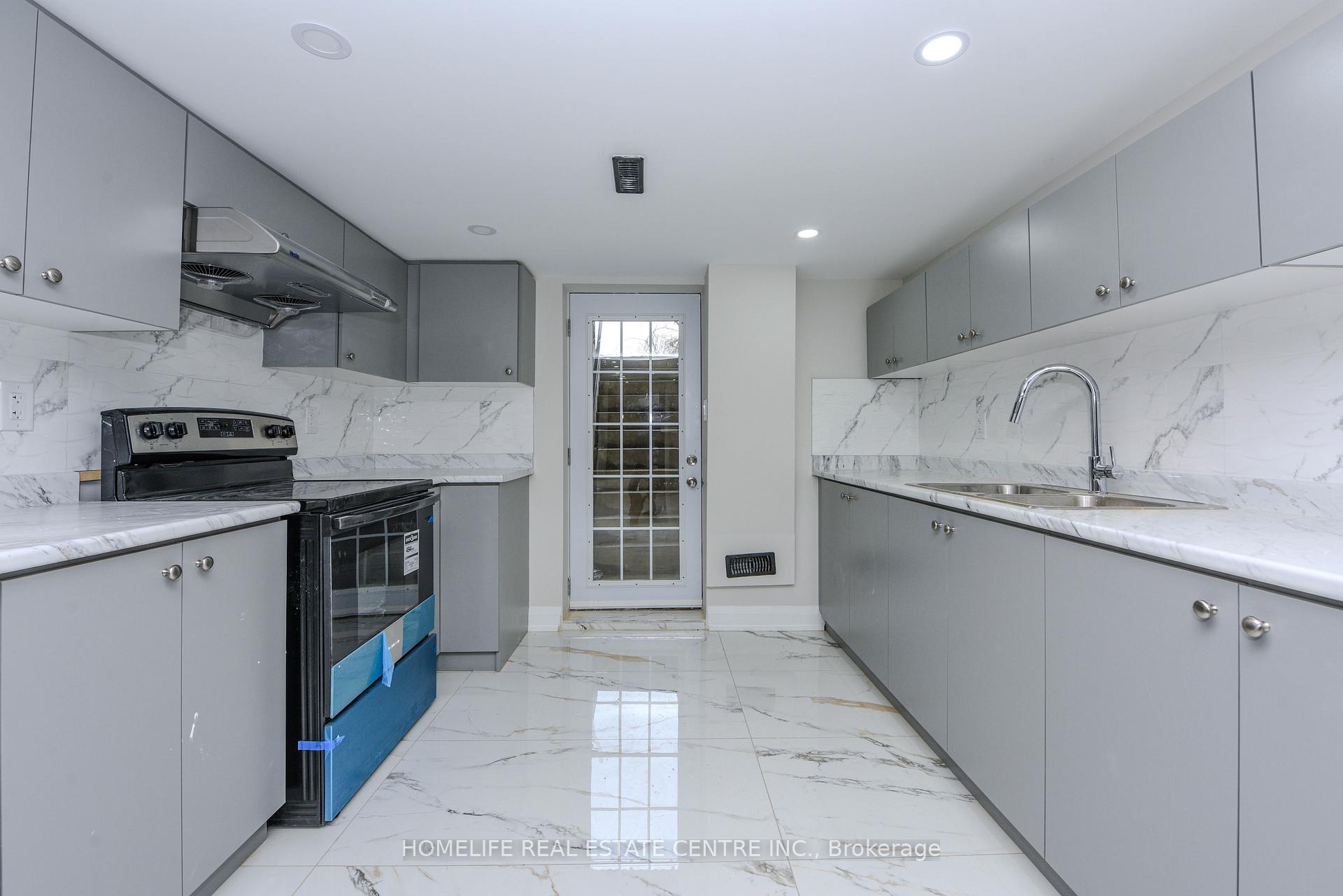 Photo 32 of 48 Dafoe Crescent, Brampton, Fletcher's West — HOMEH