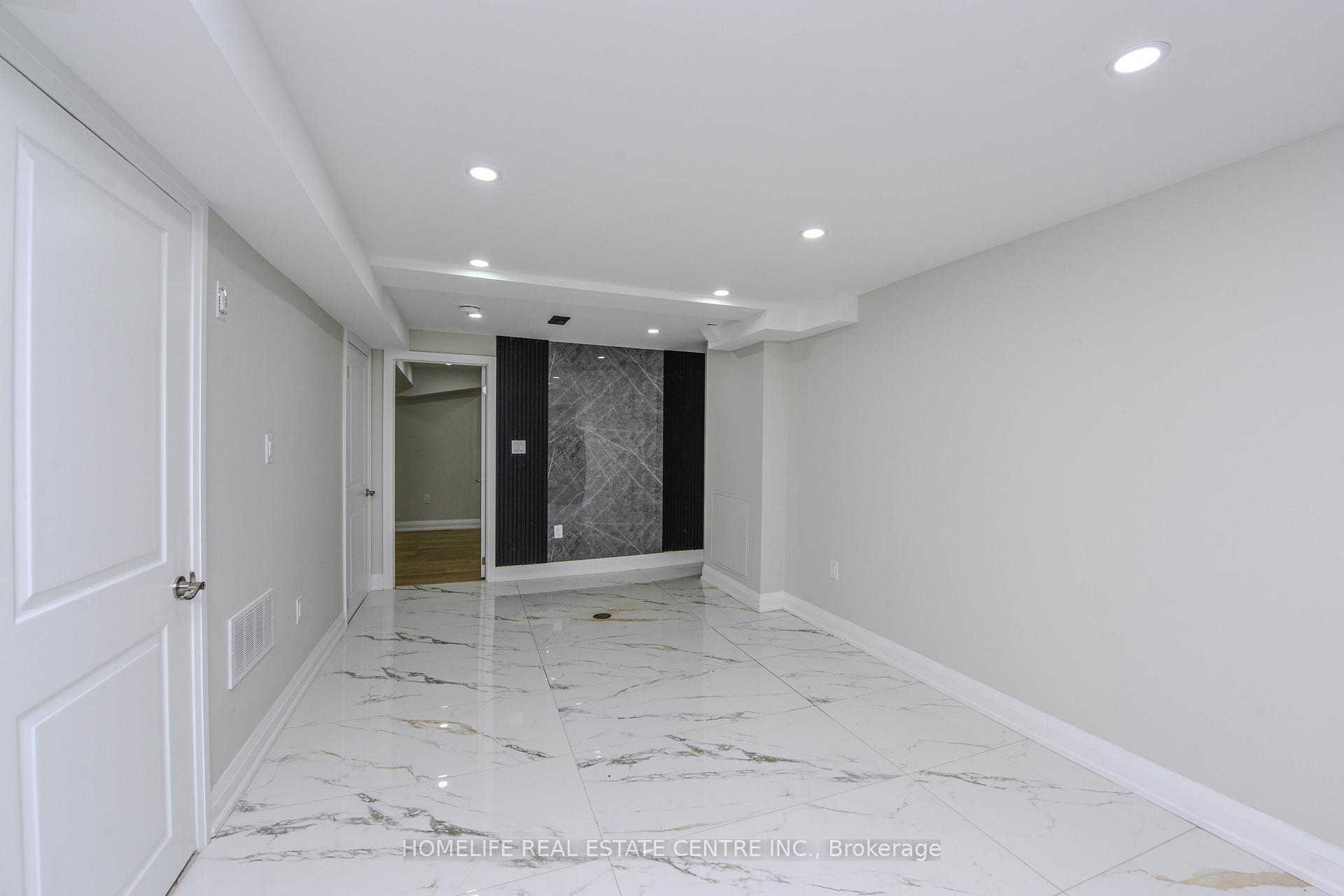 Photo 33 of 48 Dafoe Crescent, Brampton, Fletcher's West — HOMEH