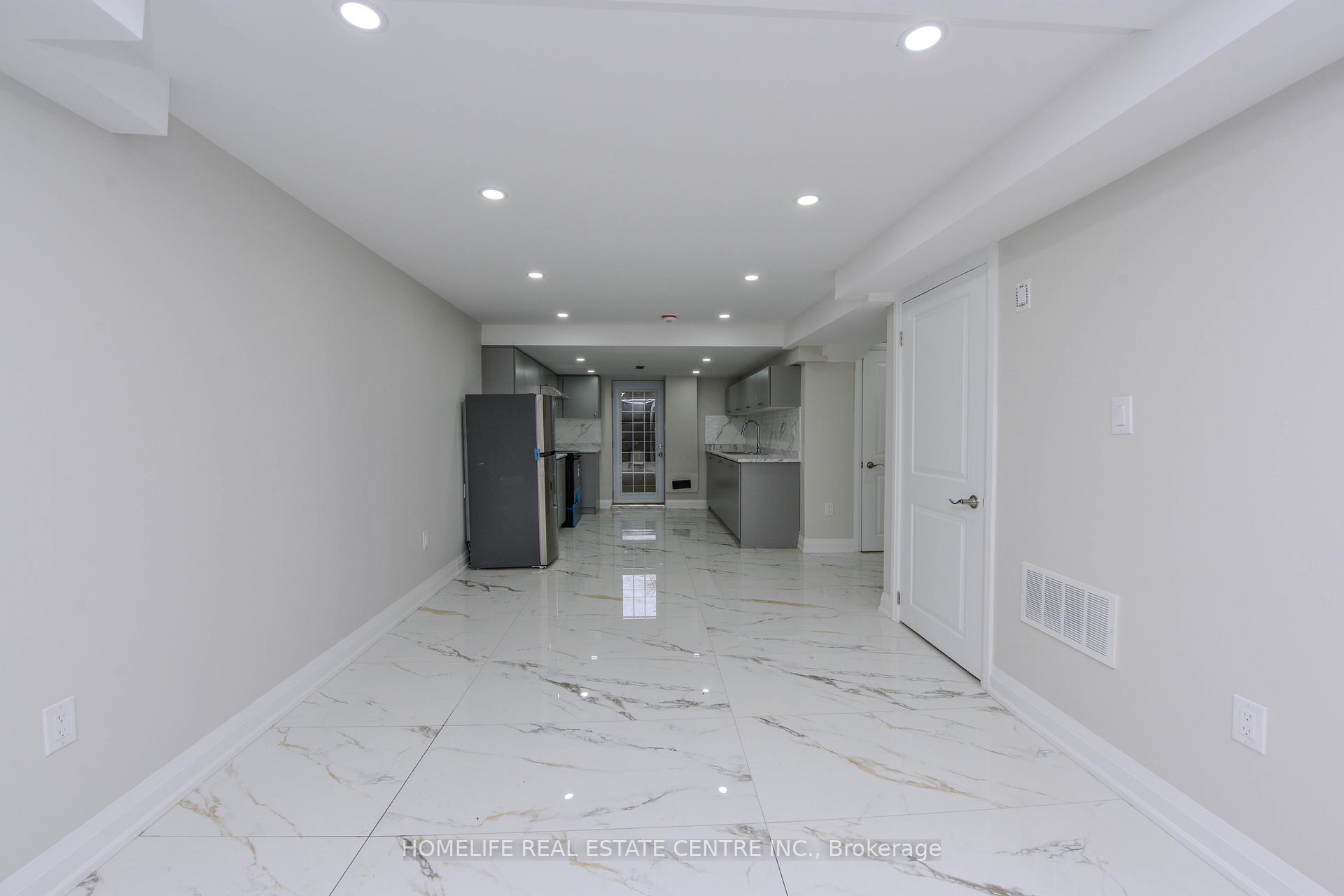 Photo 34 of 48 Dafoe Crescent, Brampton, Fletcher's West — HOMEH
