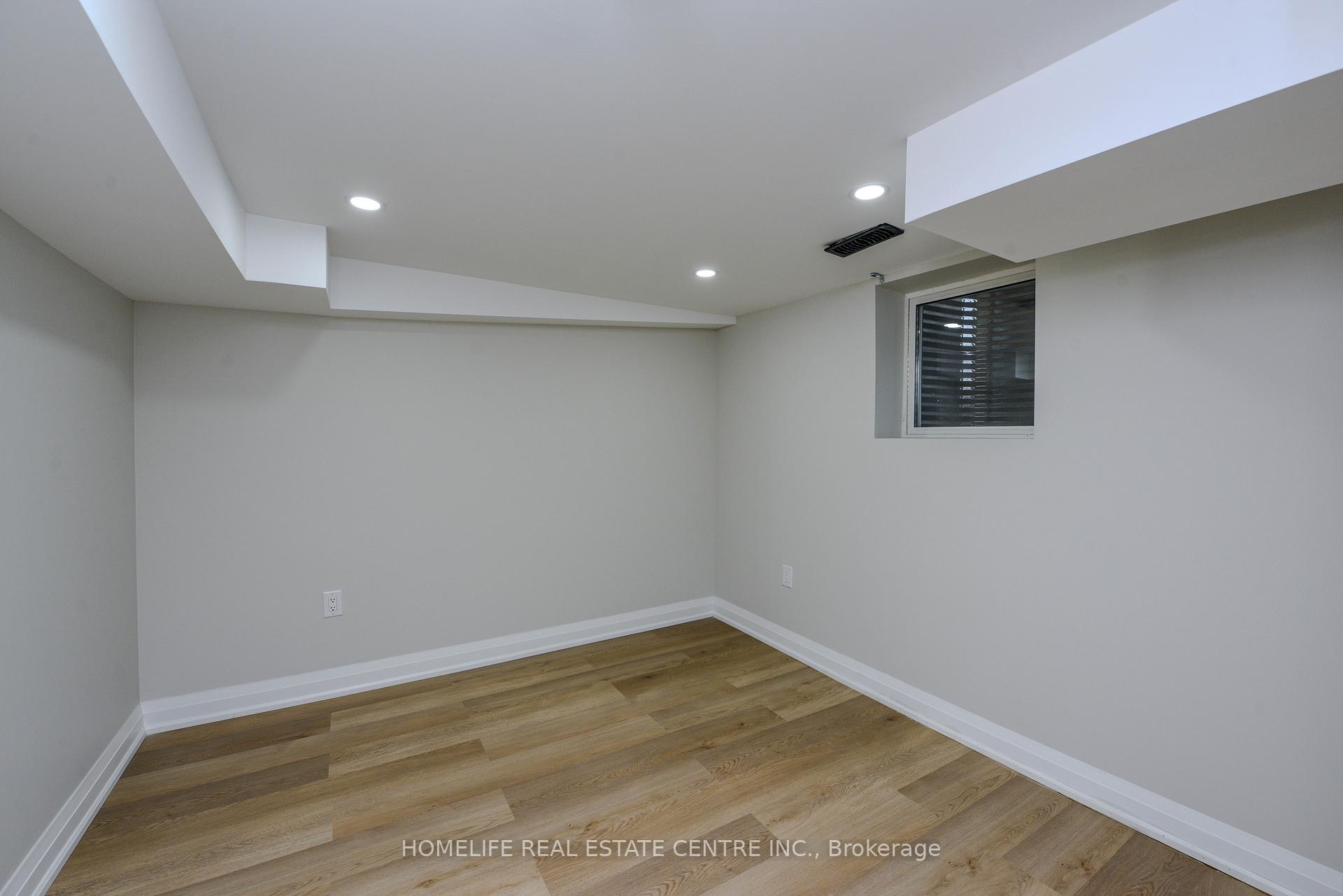 Photo 40 of 48 Dafoe Crescent, Brampton, Fletcher's West — HOMEH