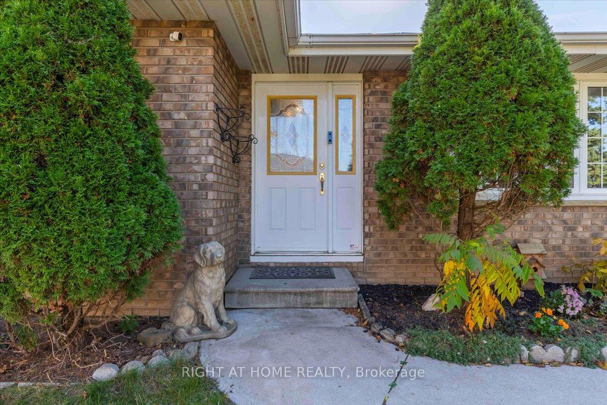 Photo 5 of 569 Mapleview Drive E, Barrie, Painswick South — HOMEH