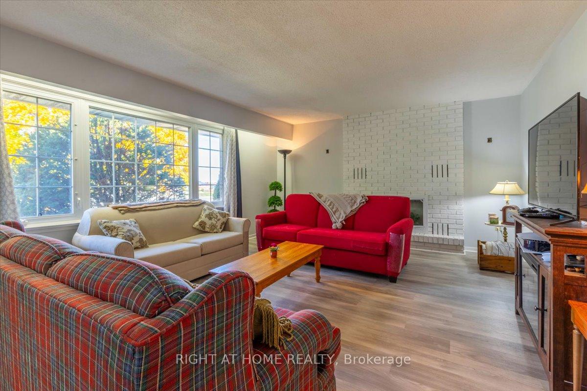 Photo 6 of 569 Mapleview Drive E, Barrie, Painswick South — HOMEH