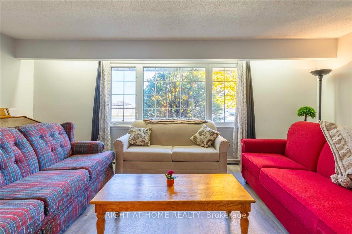 Photo 7 of 569 Mapleview Drive E, Barrie, Painswick South — HOMEH
