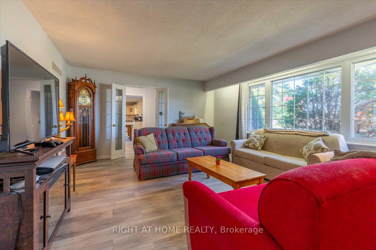 Photo 8 of 569 Mapleview Drive E, Barrie, Painswick South — HOMEH