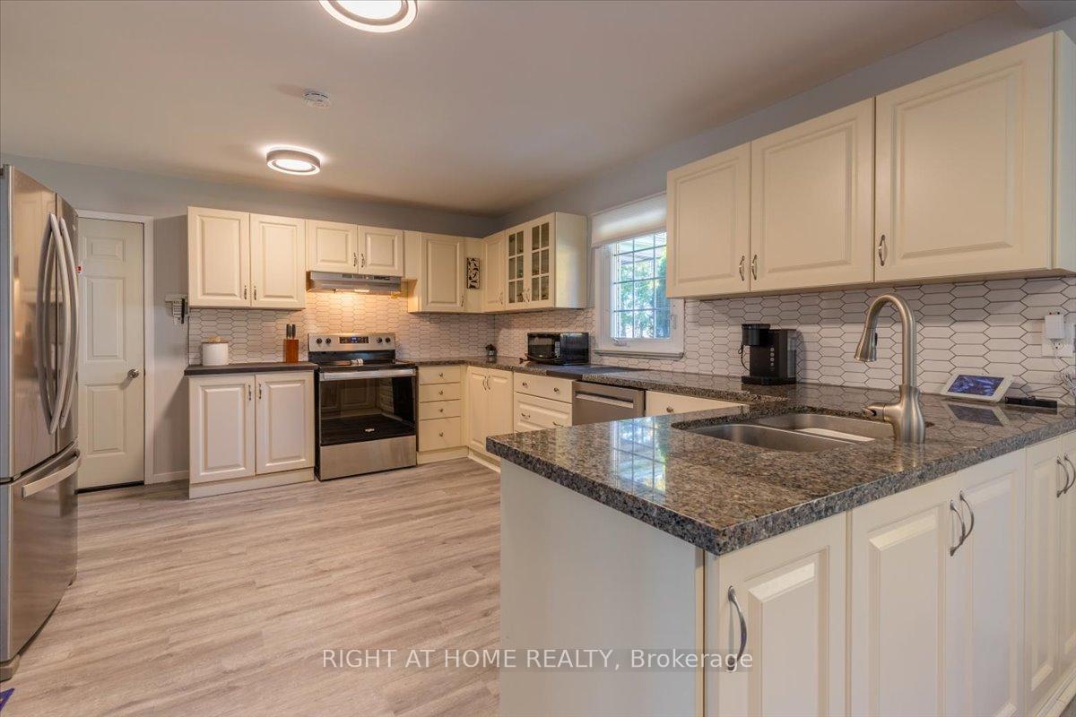 Photo 12 of 569 Mapleview Drive E, Barrie, Painswick South — HOMEH