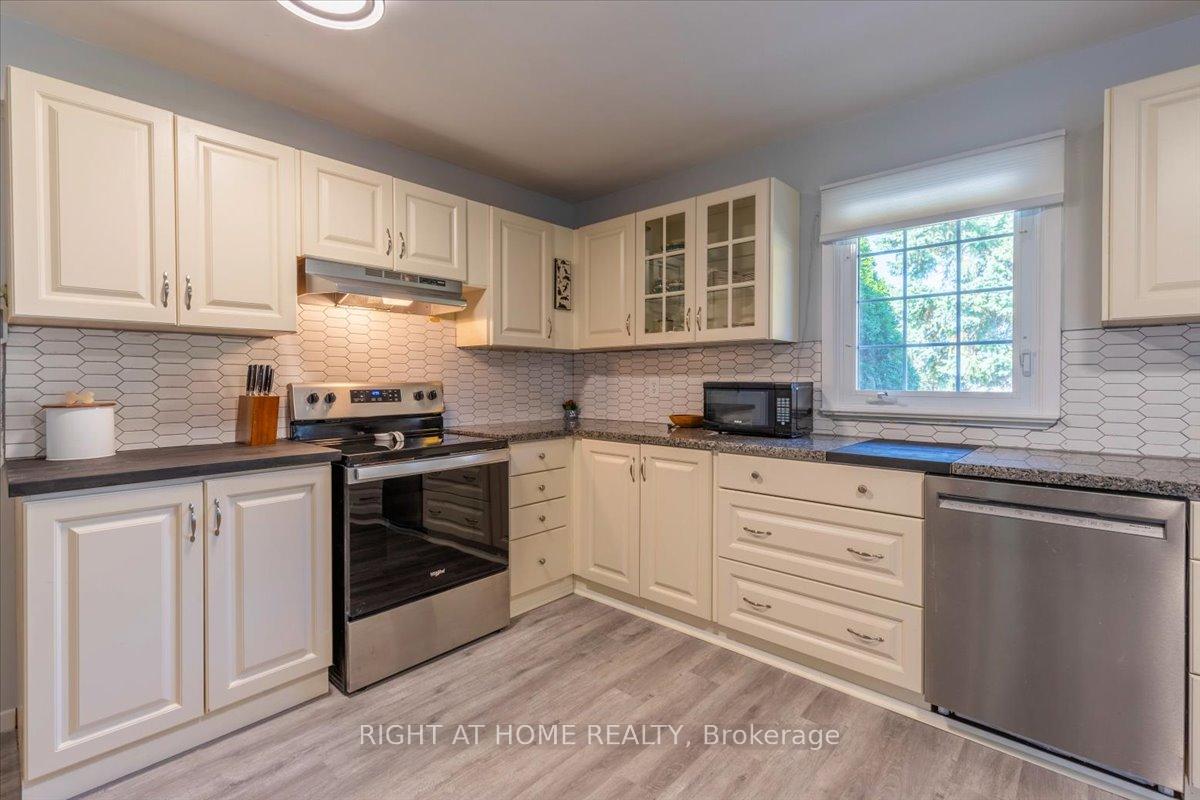 Photo 14 of 569 Mapleview Drive E, Barrie, Painswick South — HOMEH