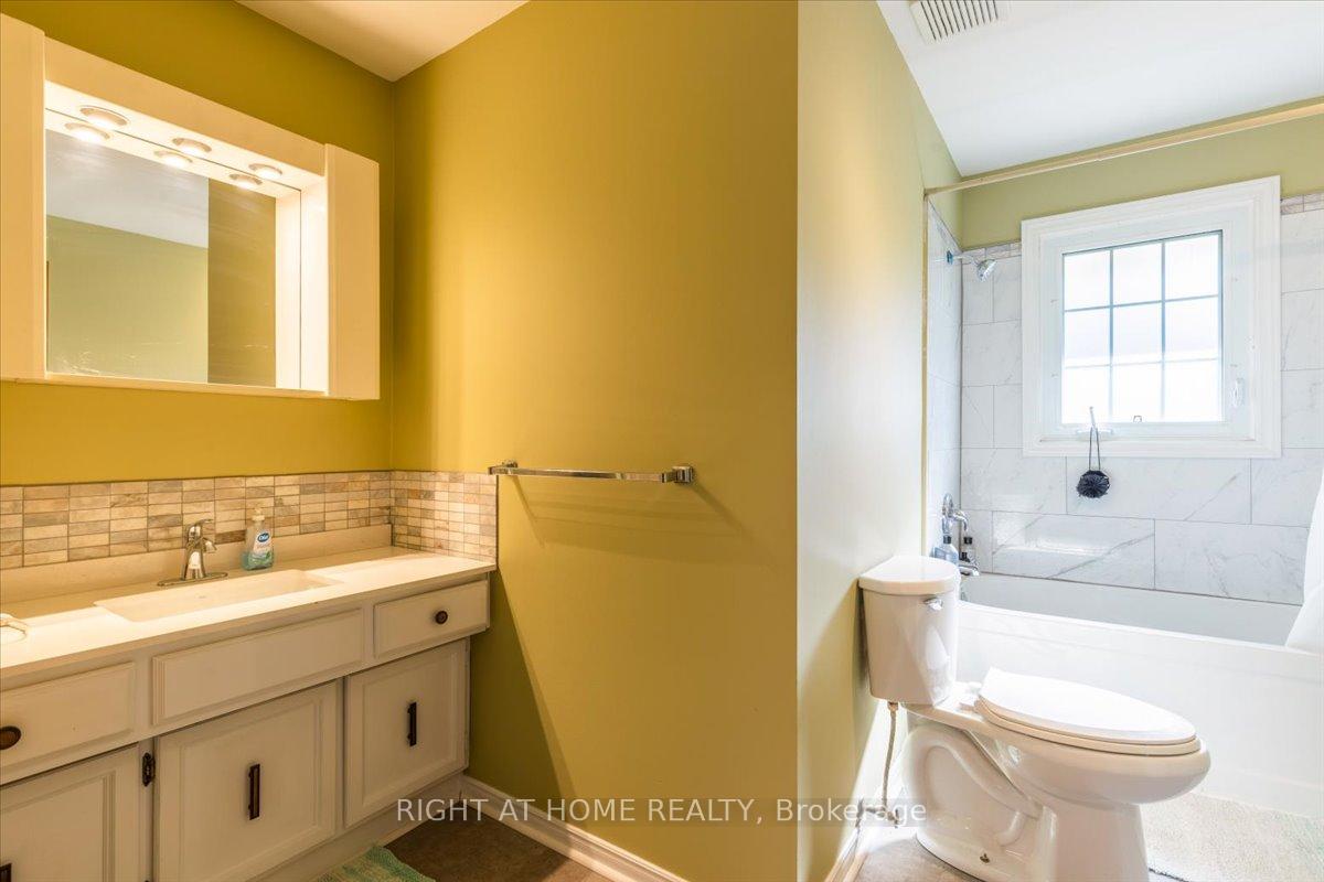 Photo 19 of 569 Mapleview Drive E, Barrie, Painswick South — HOMEH