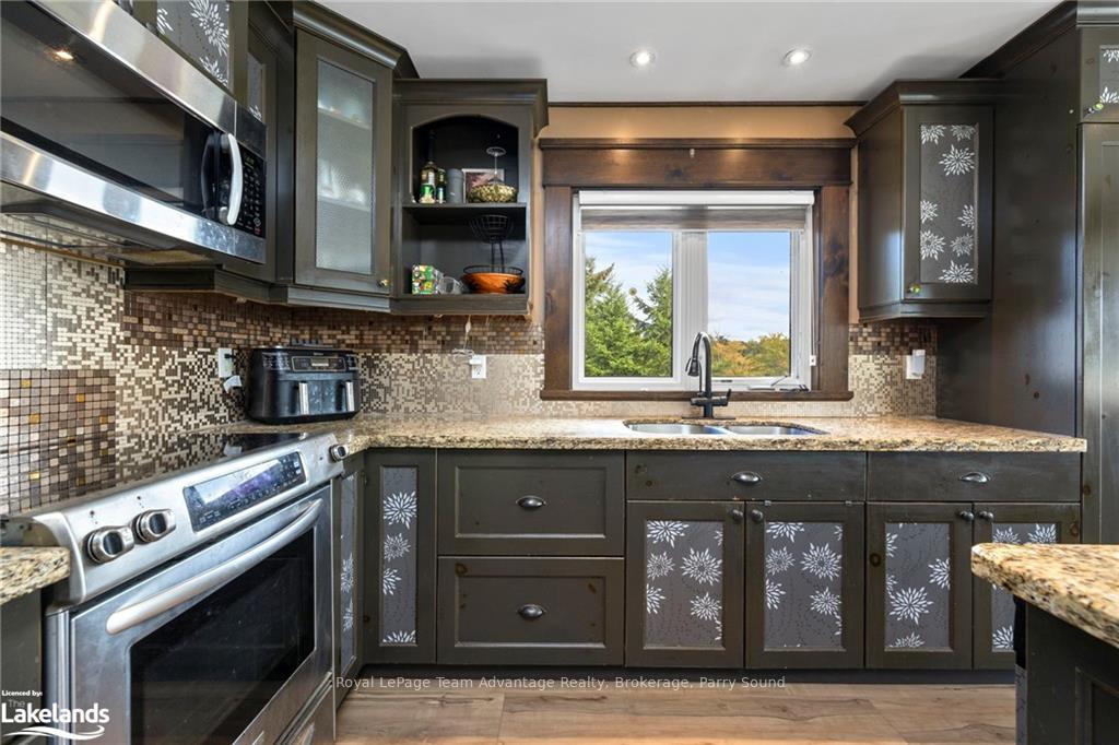 Photo 4 of 12 Lakeshore Road, McKellar — HOMEH