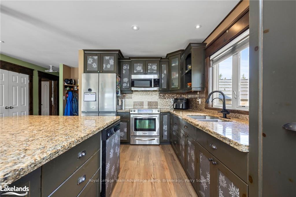 Photo 6 of 12 Lakeshore Road, McKellar — HOMEH
