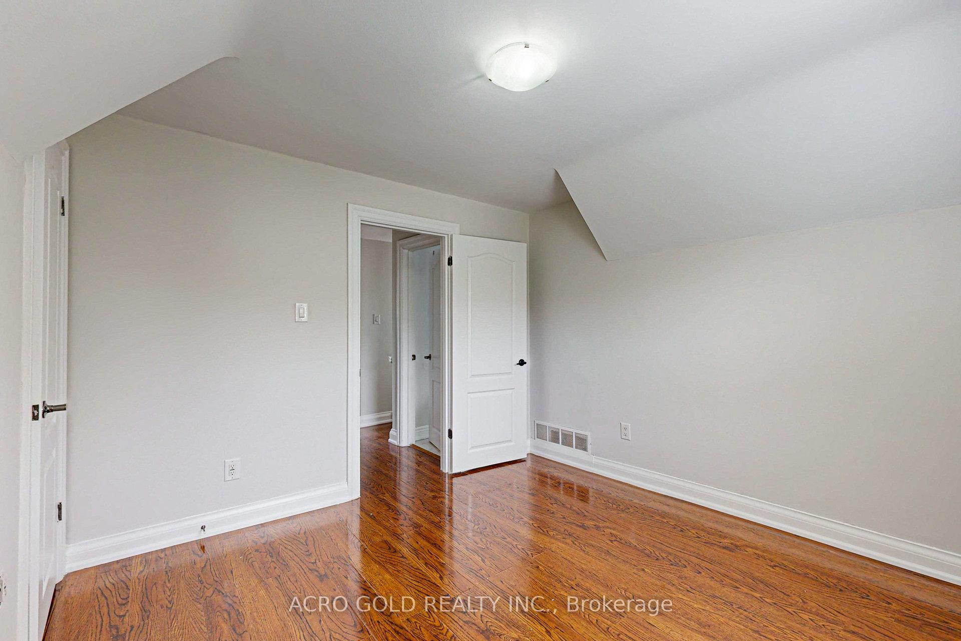 Photo 27 of 192 Wentworth Street S, Hamilton, Stinson — HOMEH