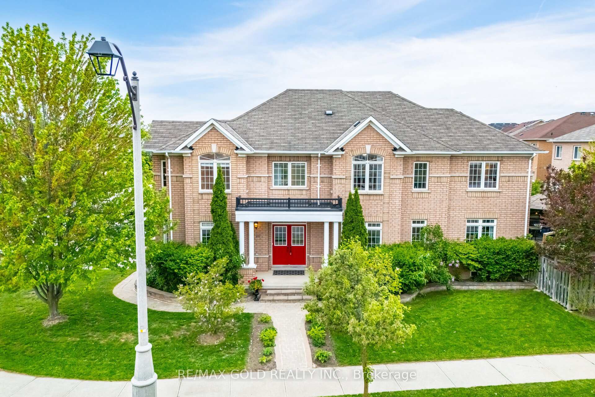 Front of 16 Larkberry Road