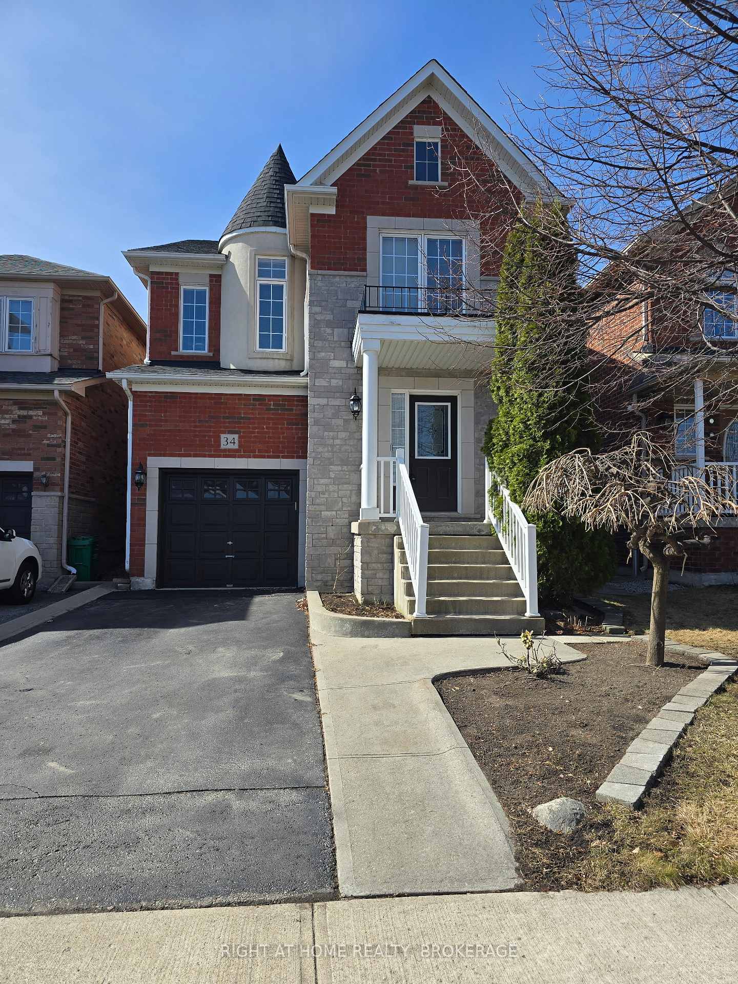 Photo 1 of 34 Penbridge Circle, Brampton, Fletcher's Meadow — HOMEH