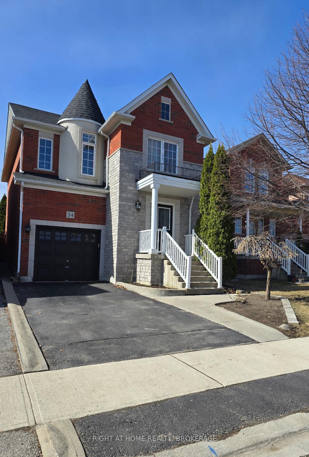 Photo 2 of 34 Penbridge Circle, Brampton, Fletcher's Meadow — HOMEH