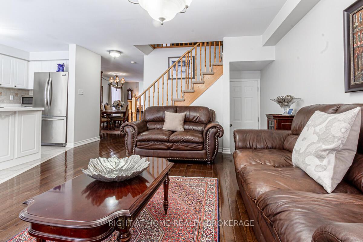 Photo 6 of 34 Penbridge Circle, Brampton, Fletcher's Meadow — HOMEH