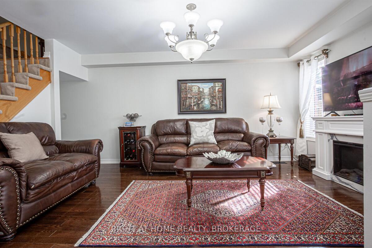 Photo 7 of 34 Penbridge Circle, Brampton, Fletcher's Meadow — HOMEH