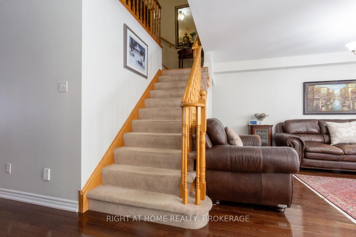 Photo 18 of 34 Penbridge Circle, Brampton, Fletcher's Meadow — HOMEH