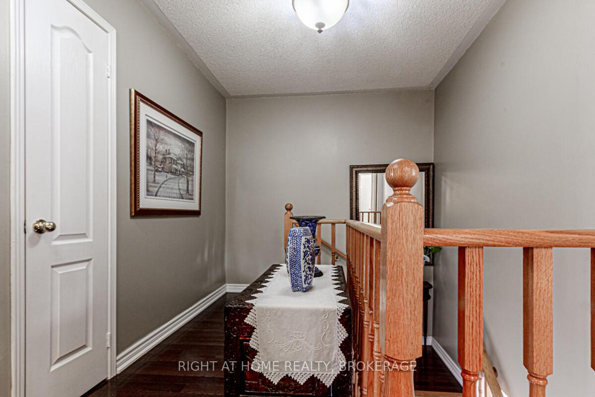 Photo 20 of 34 Penbridge Circle, Brampton, Fletcher's Meadow — HOMEH