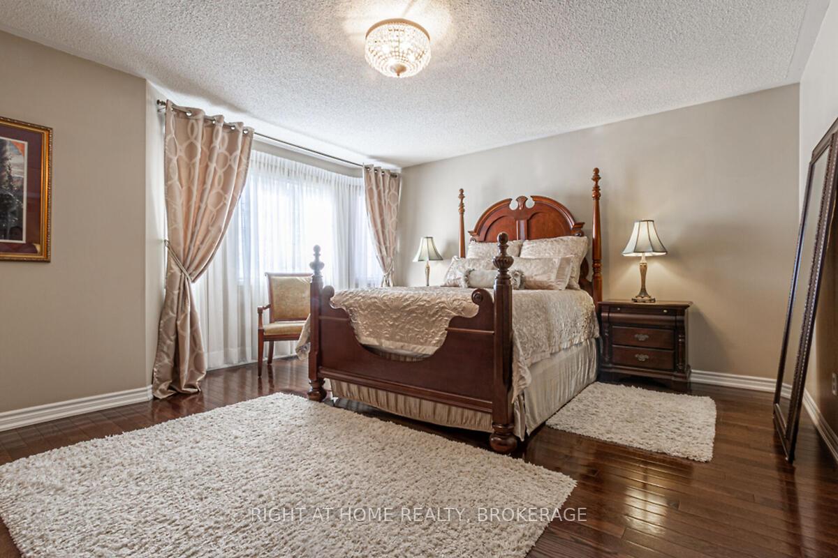 Photo 21 of 34 Penbridge Circle, Brampton, Fletcher's Meadow — HOMEH