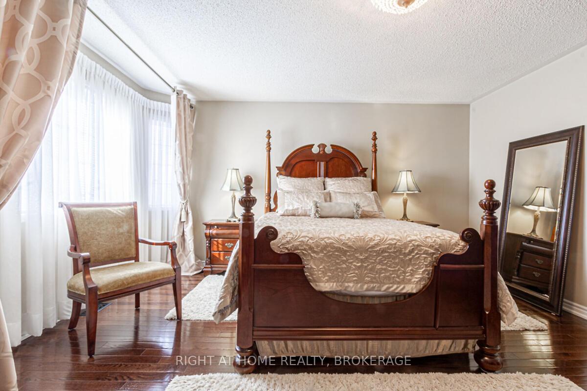 Photo 22 of 34 Penbridge Circle, Brampton, Fletcher's Meadow — HOMEH
