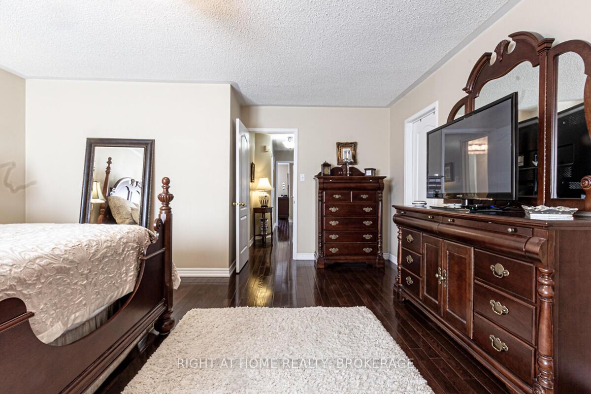 Photo 24 of 34 Penbridge Circle, Brampton, Fletcher's Meadow — HOMEH