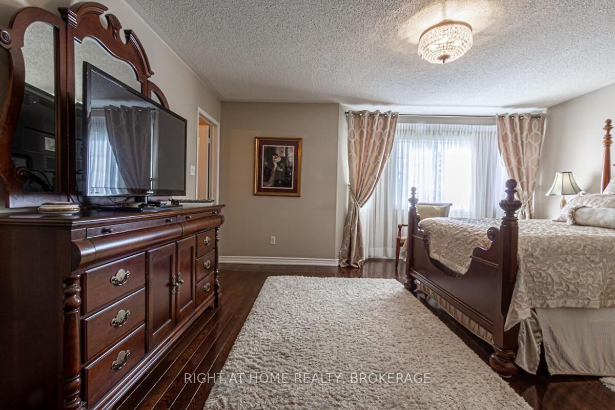 Photo 25 of 34 Penbridge Circle, Brampton, Fletcher's Meadow — HOMEH