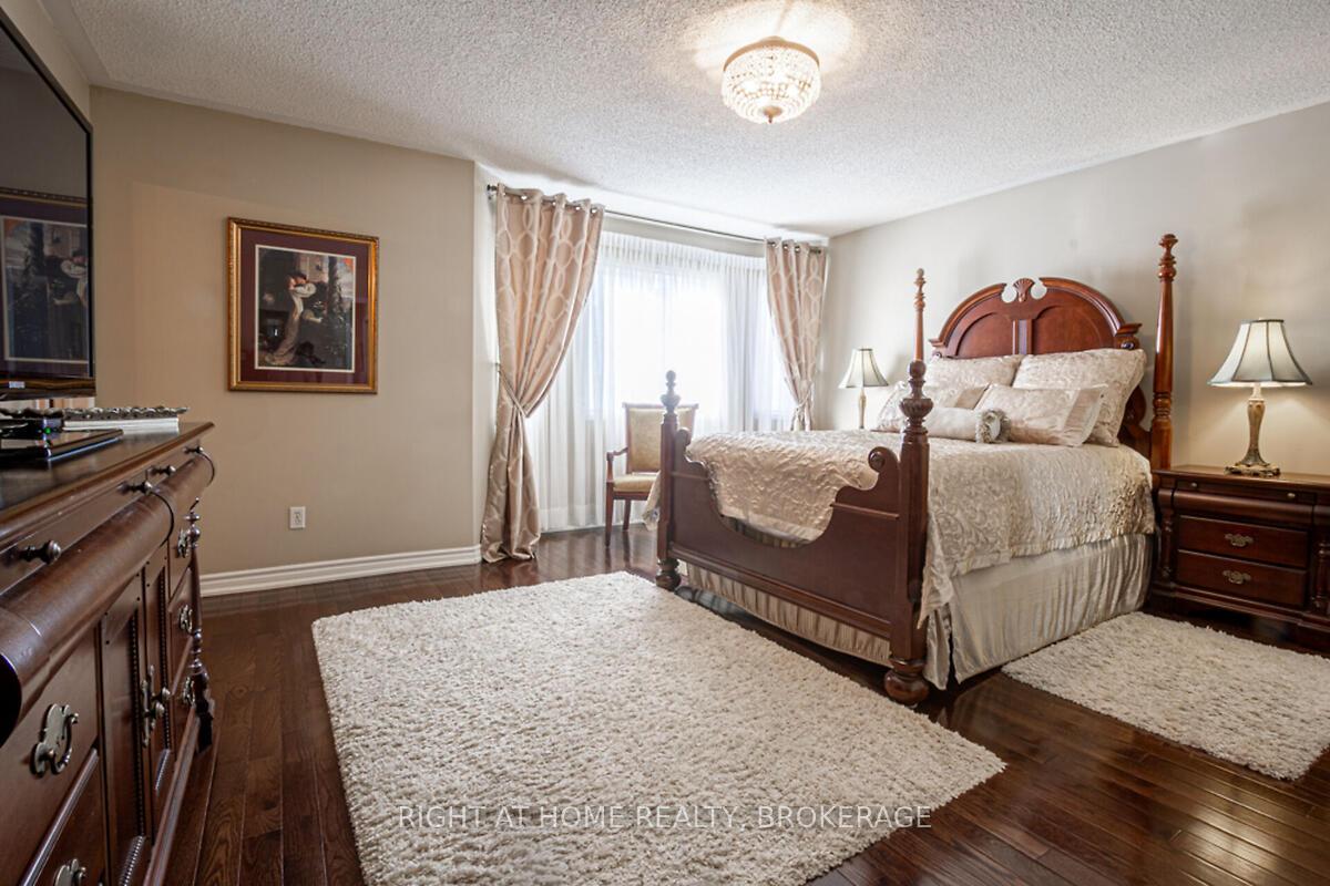 Photo 26 of 34 Penbridge Circle, Brampton, Fletcher's Meadow — HOMEH