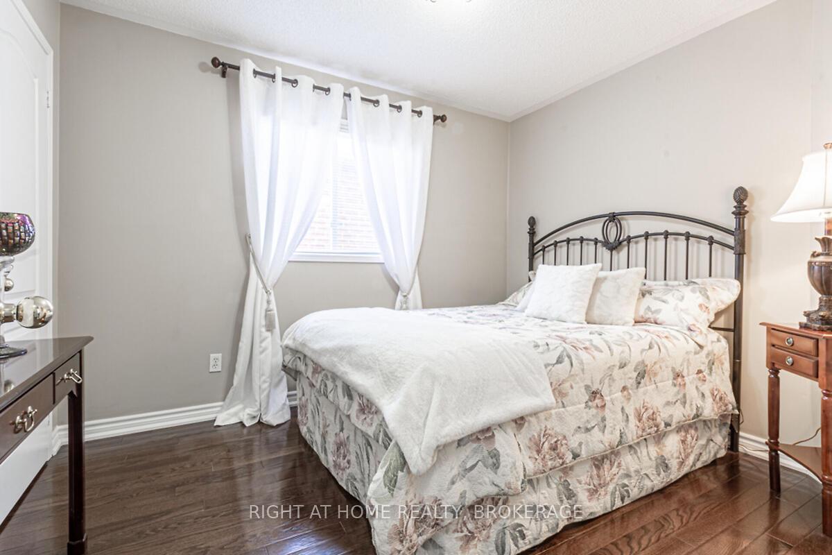 Photo 29 of 34 Penbridge Circle, Brampton, Fletcher's Meadow — HOMEH
