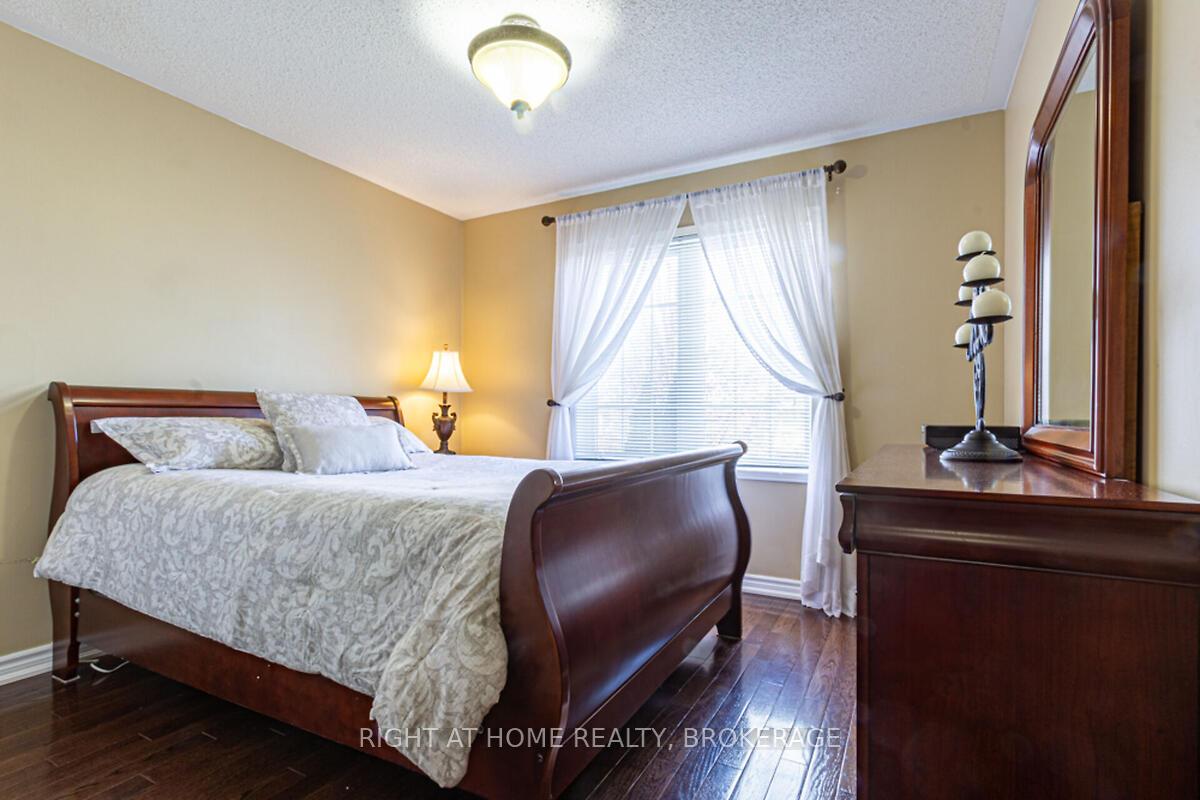 Photo 30 of 34 Penbridge Circle, Brampton, Fletcher's Meadow — HOMEH