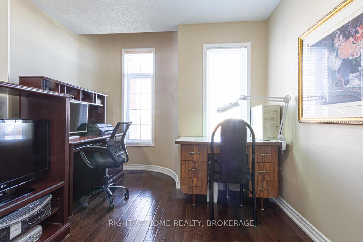 Photo 31 of 34 Penbridge Circle, Brampton, Fletcher's Meadow — HOMEH