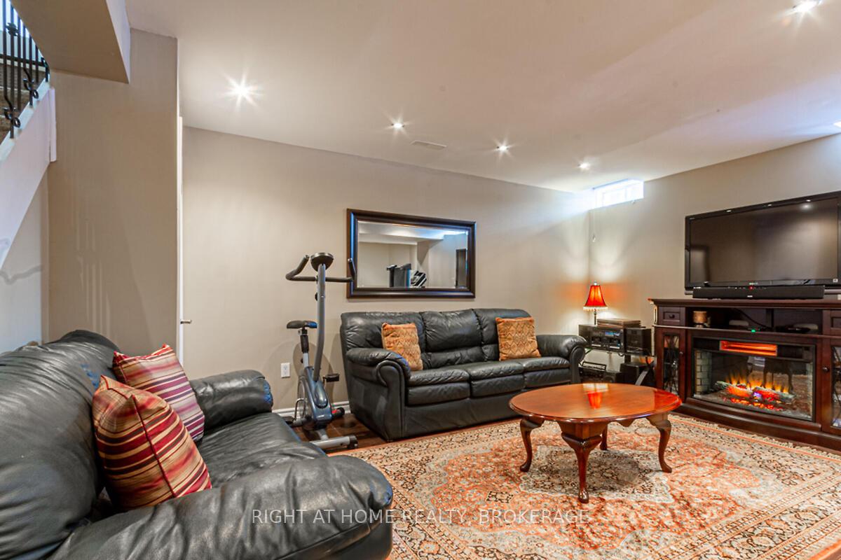Photo 37 of 34 Penbridge Circle, Brampton, Fletcher's Meadow — HOMEH