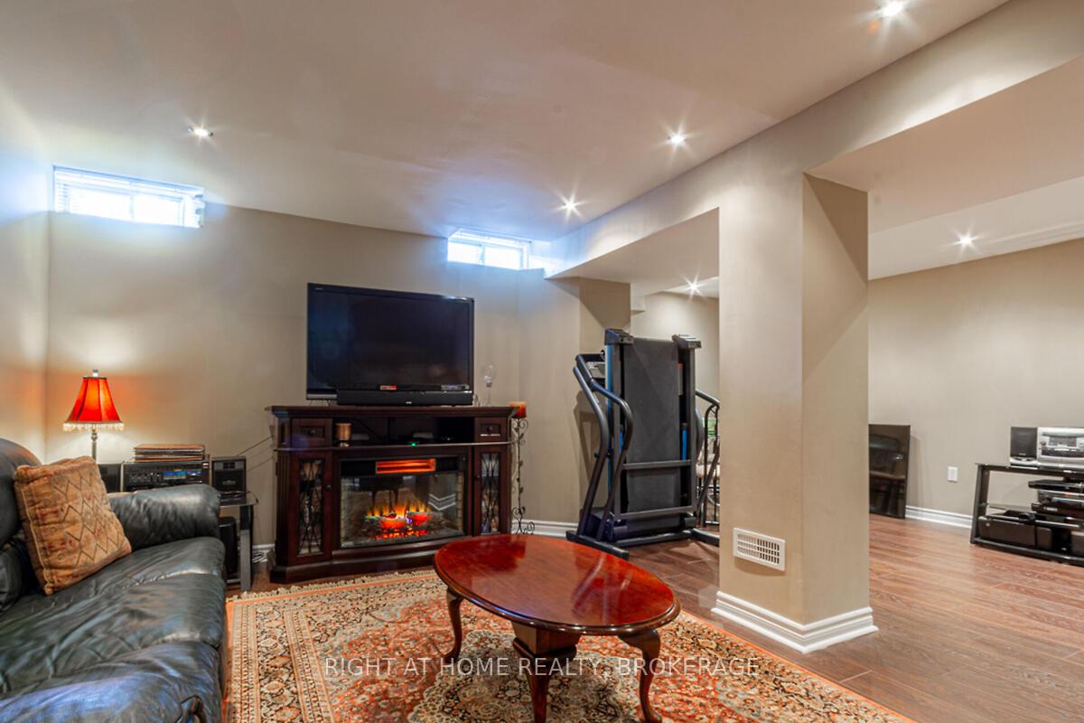 Photo 38 of 34 Penbridge Circle, Brampton, Fletcher's Meadow — HOMEH