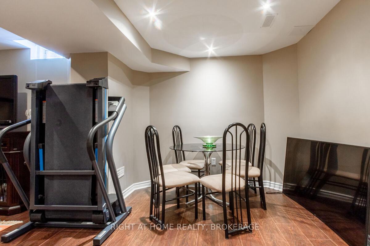 Photo 39 of 34 Penbridge Circle, Brampton, Fletcher's Meadow — HOMEH