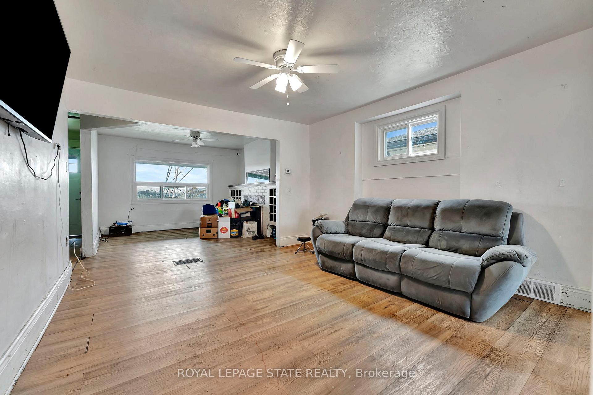 Photo 5 of 401 Strathearne Avenue, Hamilton, Homeside — HOMEH
