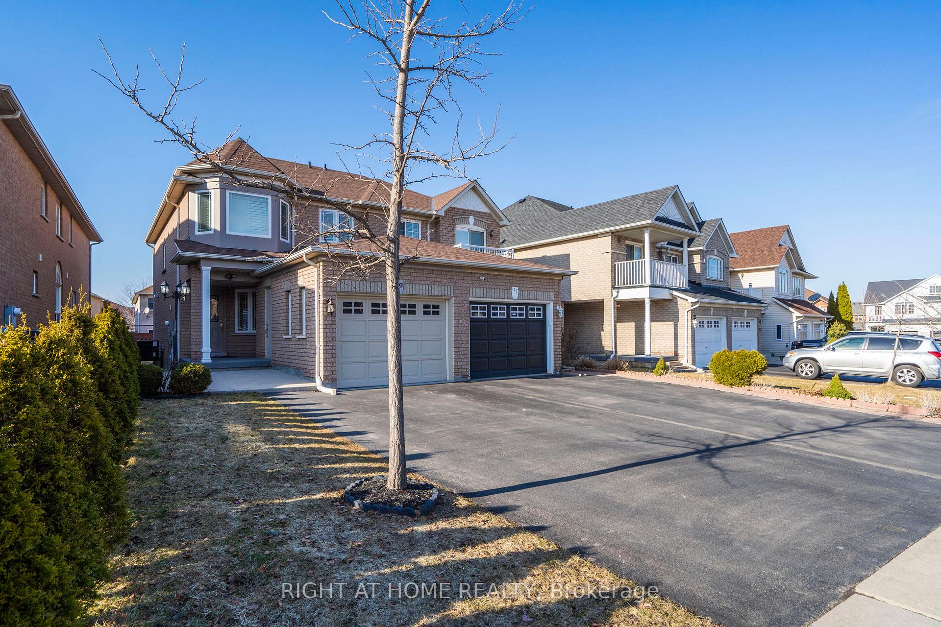Photo 22 of 49 Weather Vane Lane, Brampton, Fletcher's Creek Village — HOMEH
