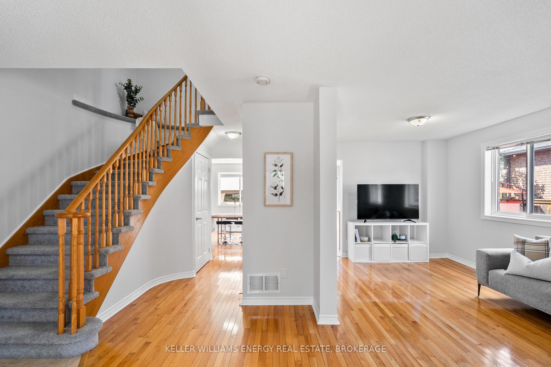 Photo 8 of 82 Bird Street, Barrie, Edgehill Drive — HOMEH