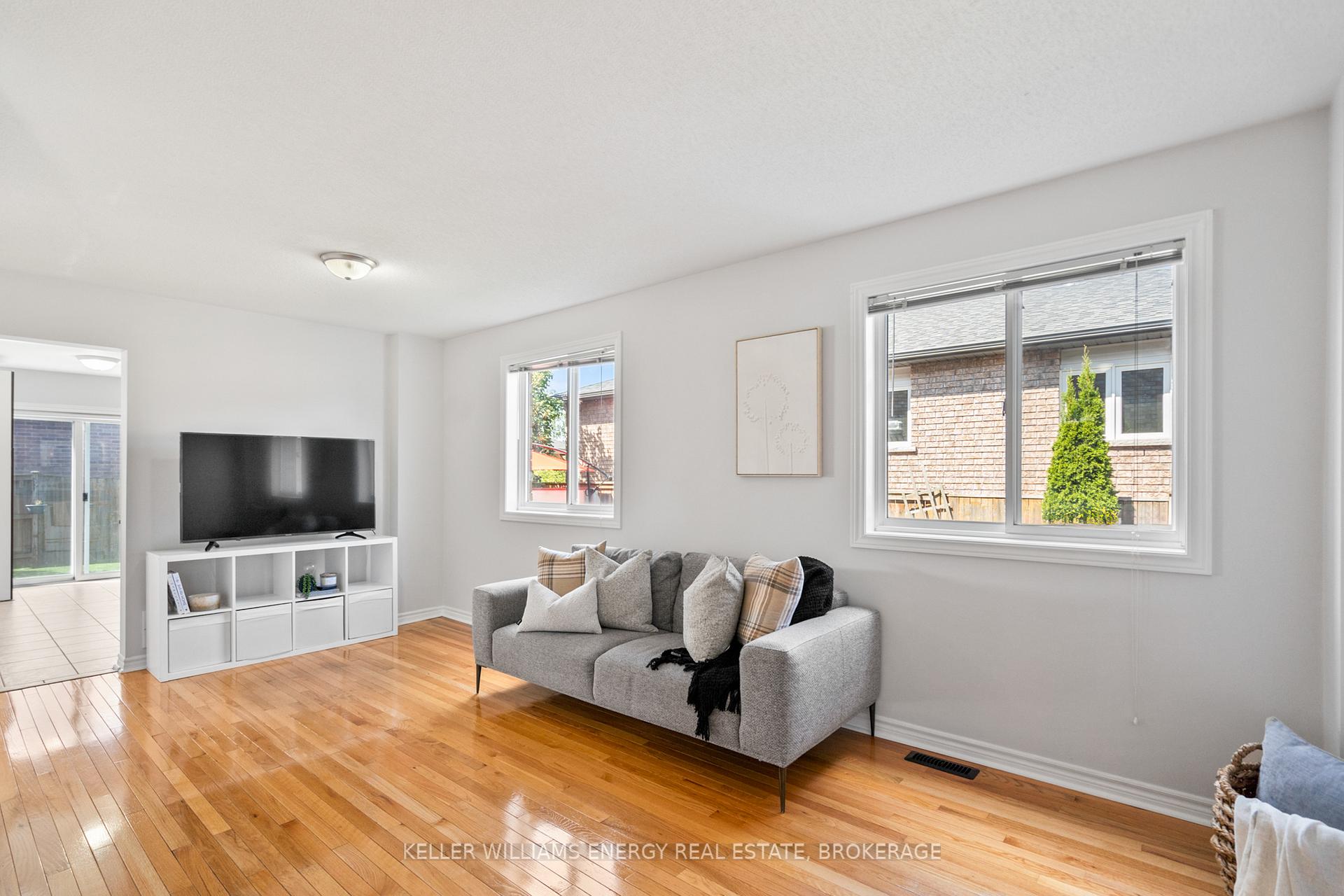 Photo 11 of 82 Bird Street, Barrie, Edgehill Drive — HOMEH