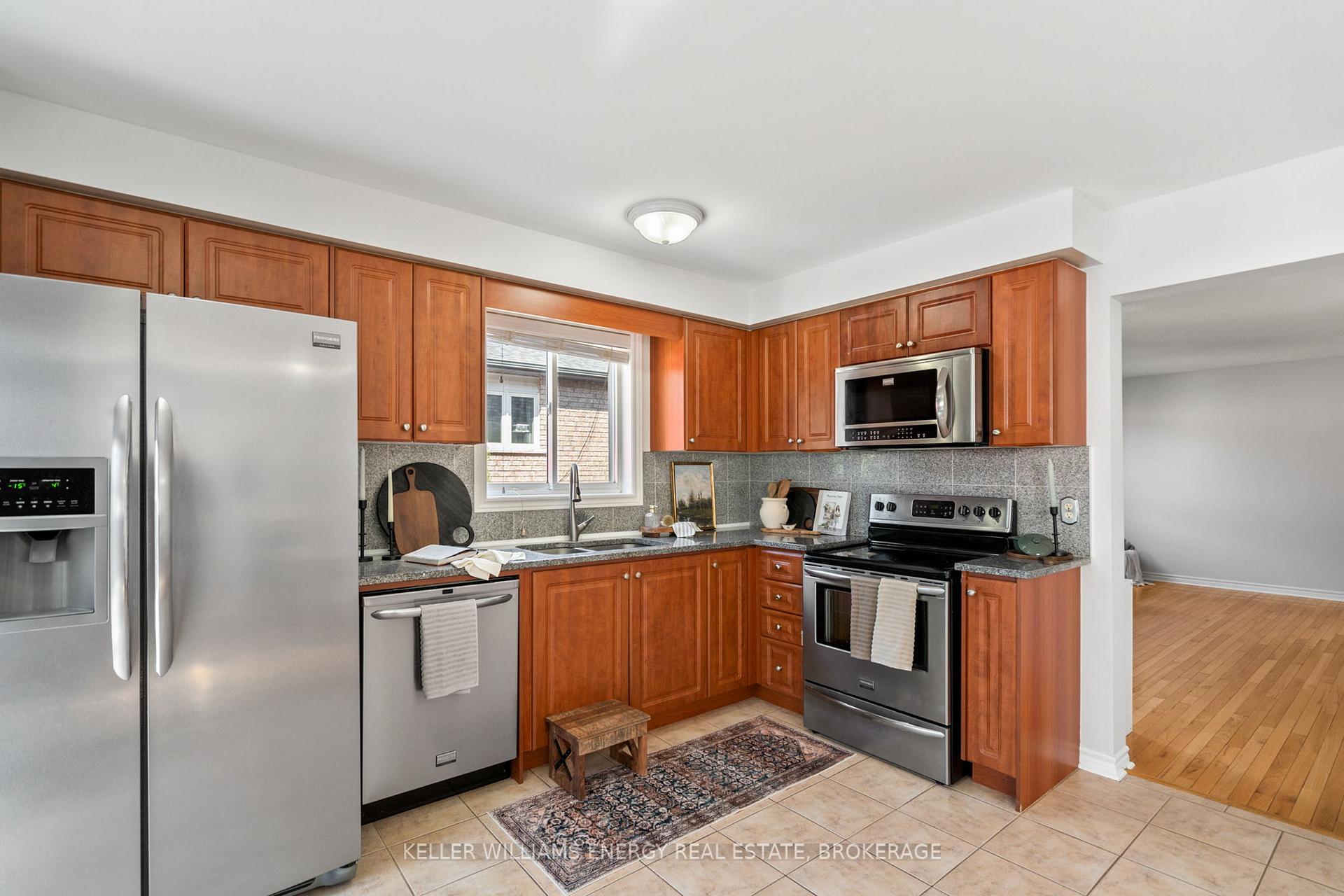 Photo 14 of 82 Bird Street, Barrie, Edgehill Drive — HOMEH
