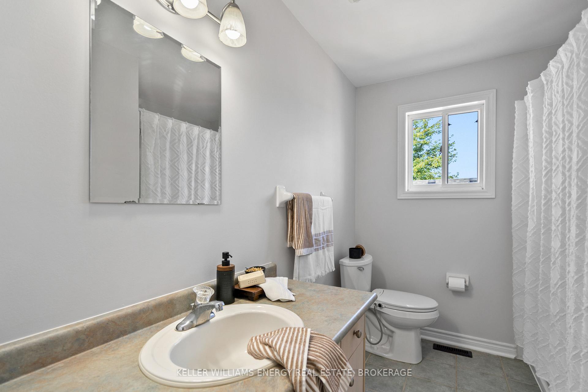 Photo 51 of 82 Bird Street, Barrie, Edgehill Drive — HOMEH