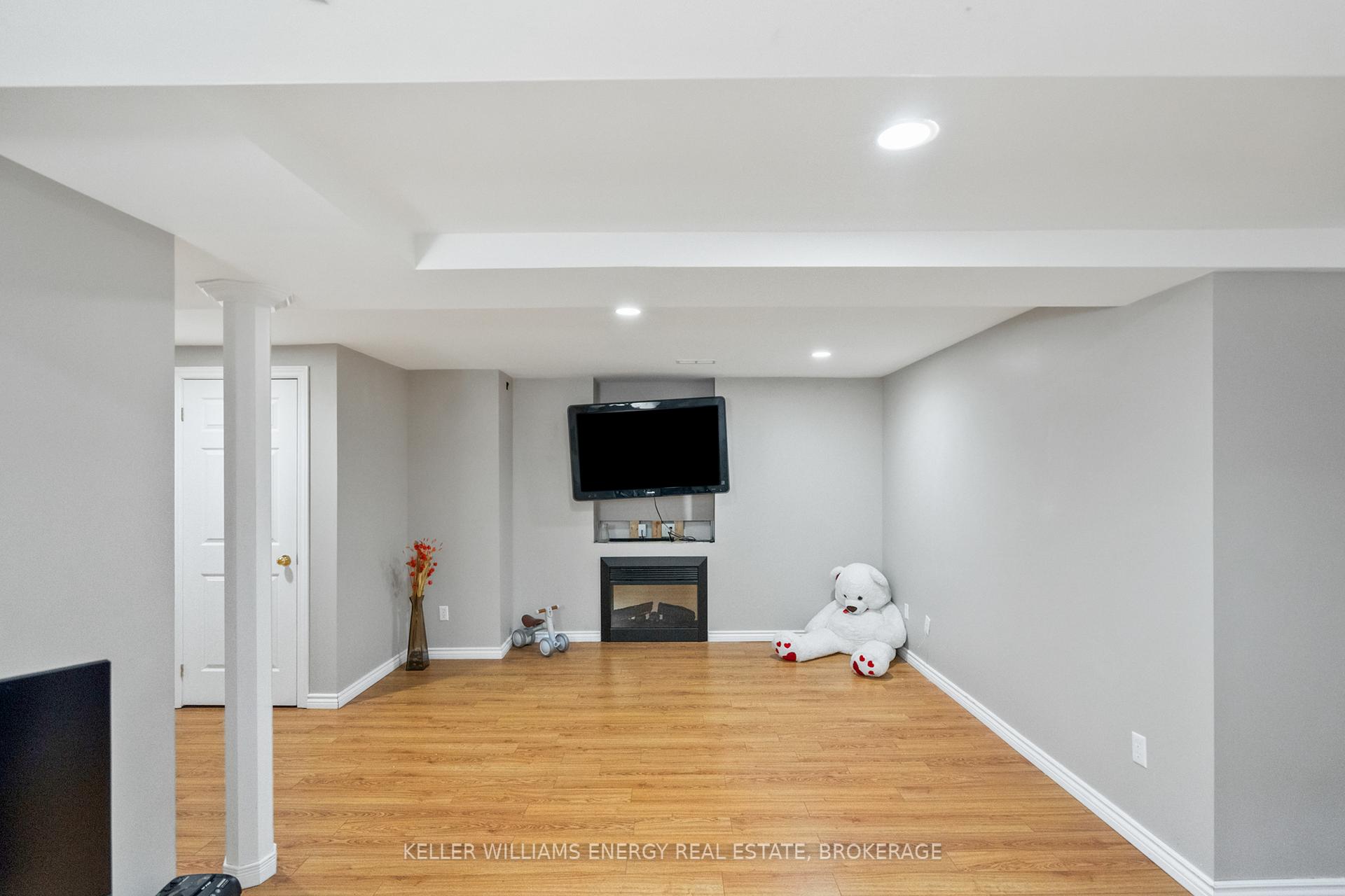 Photo 54 of 82 Bird Street, Barrie, Edgehill Drive — HOMEH