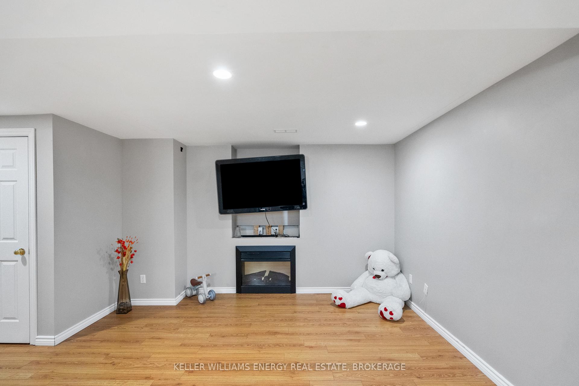 Photo 55 of 82 Bird Street, Barrie, Edgehill Drive — HOMEH