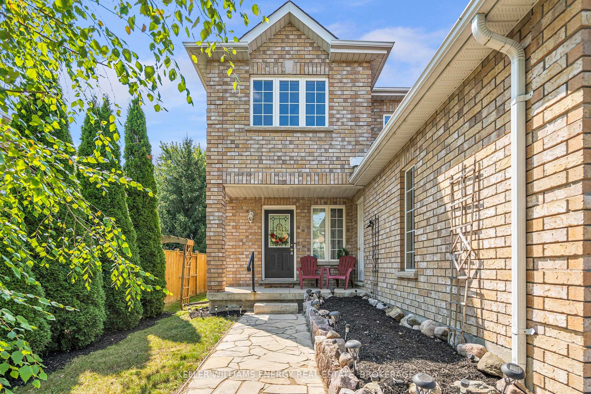 Photo 24 of 82 Bird Street, Barrie, Edgehill Drive — HOMEH