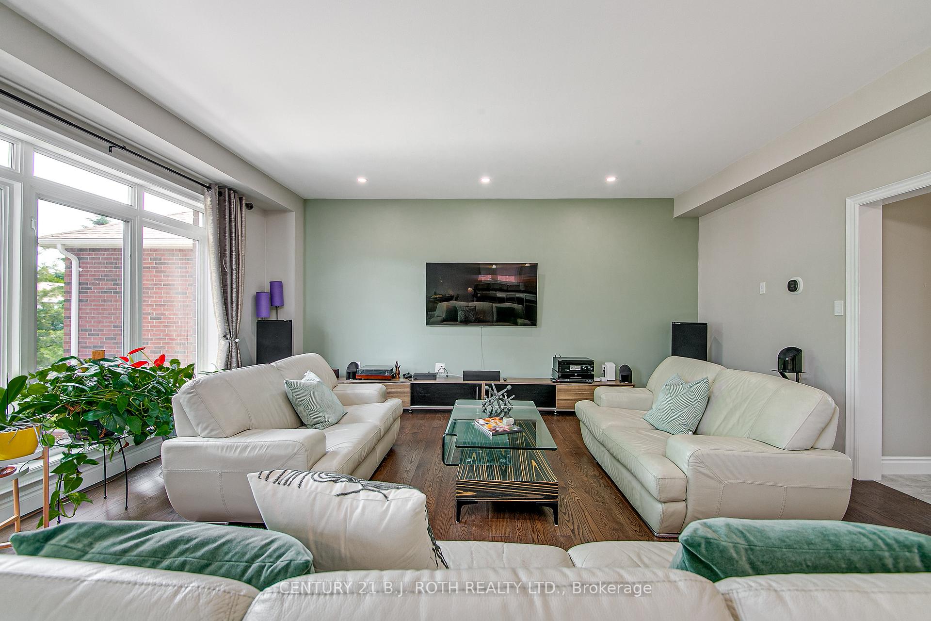 Photo 8 of 165 Bishop Drive E, Barrie, Ardagh — HOMEH