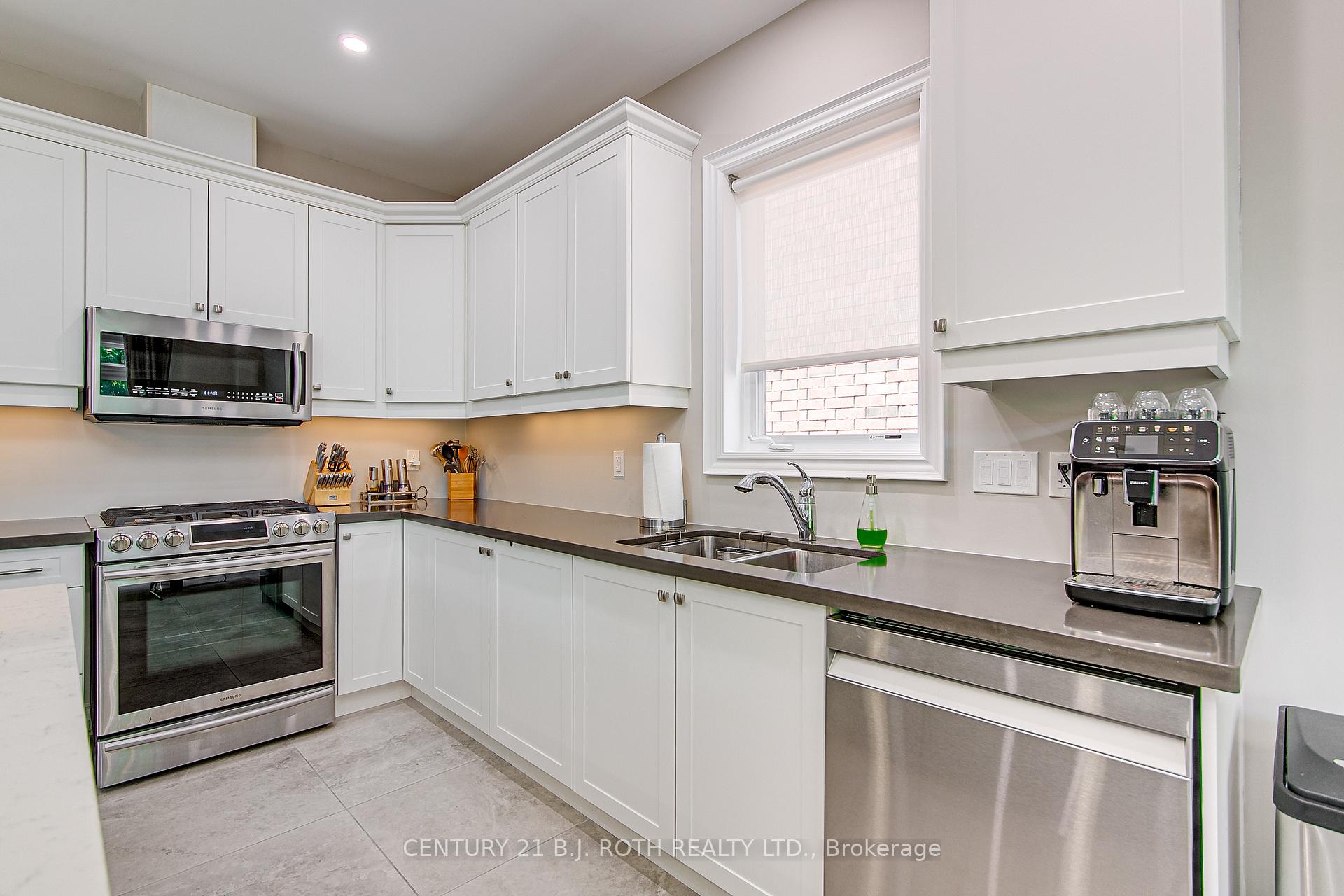 Photo 11 of 165 Bishop Drive E, Barrie, Ardagh — HOMEH