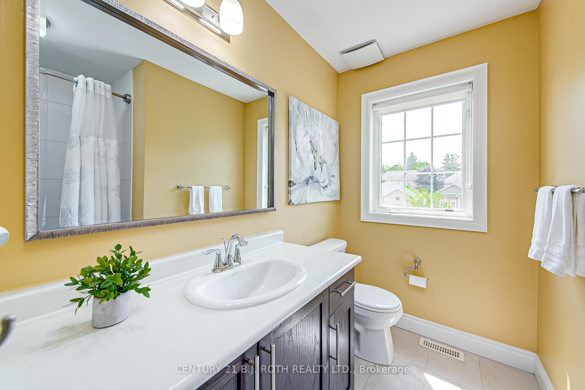 Photo 17 of 165 Bishop Drive E, Barrie, Ardagh — HOMEH