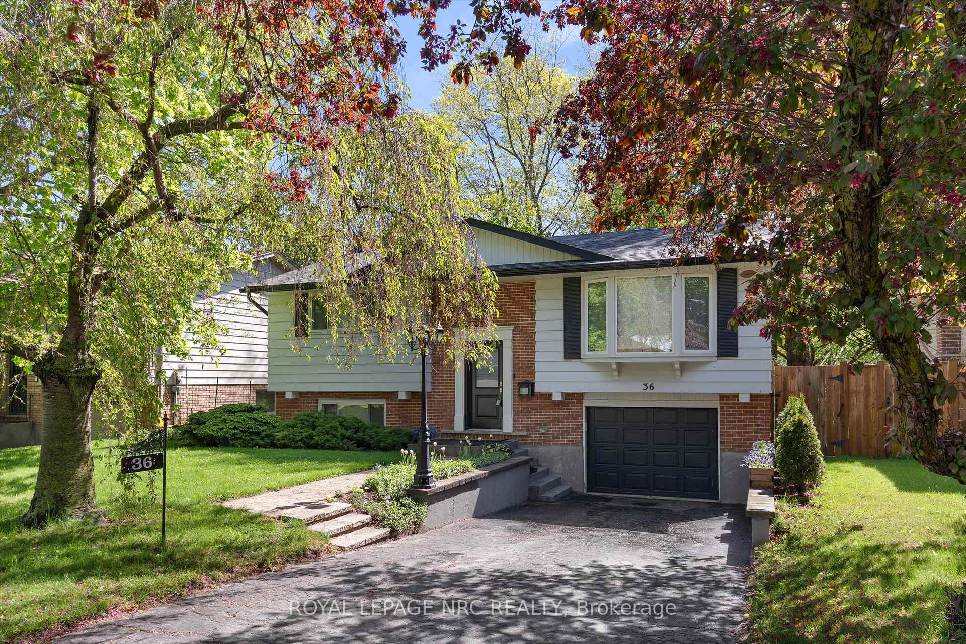 Photo 2 of 36 Royal Oak Drive, St. Catharines, Martindale Pond — HOMEH