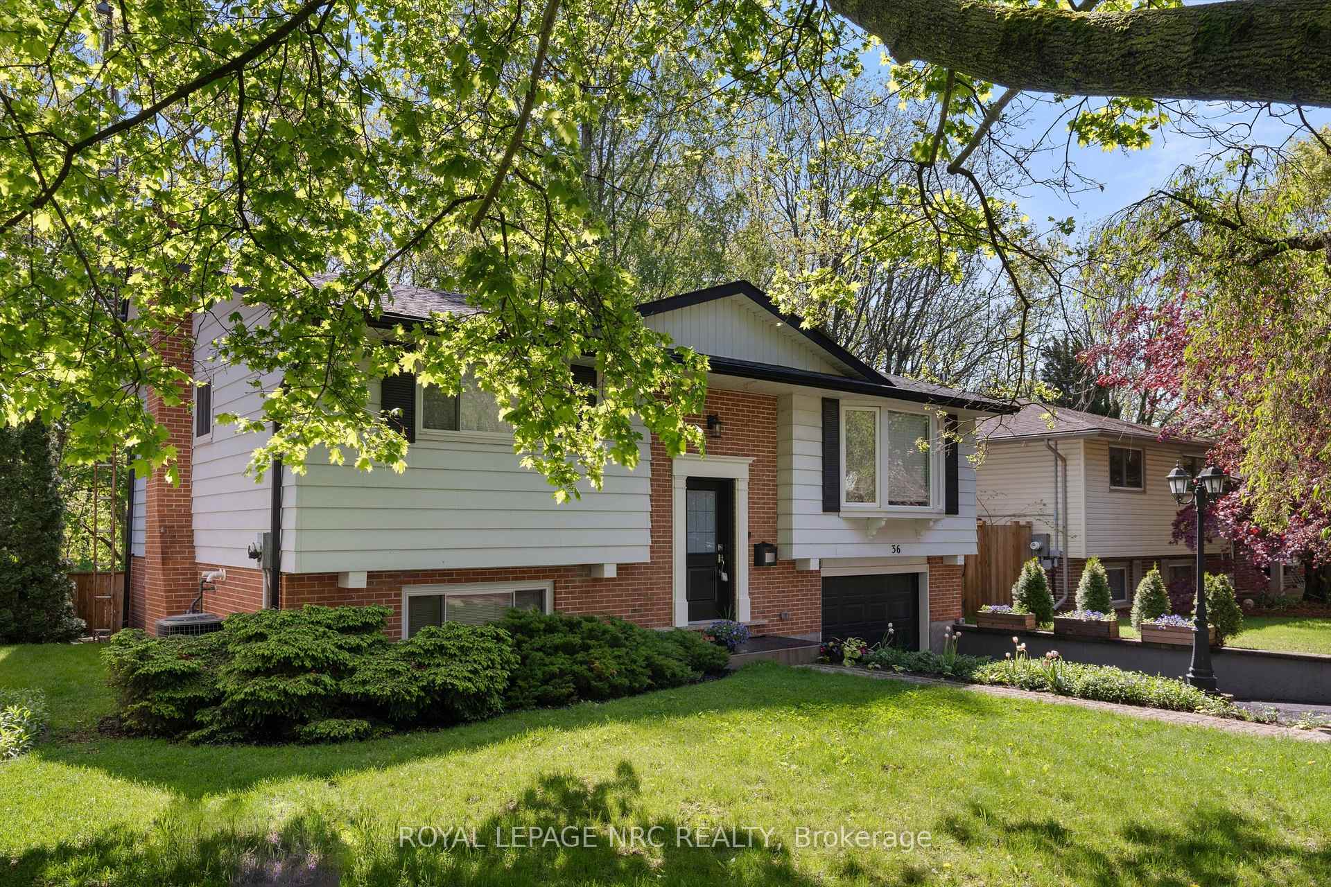 Photo 3 of 36 Royal Oak Drive, St. Catharines, Martindale Pond — HOMEH