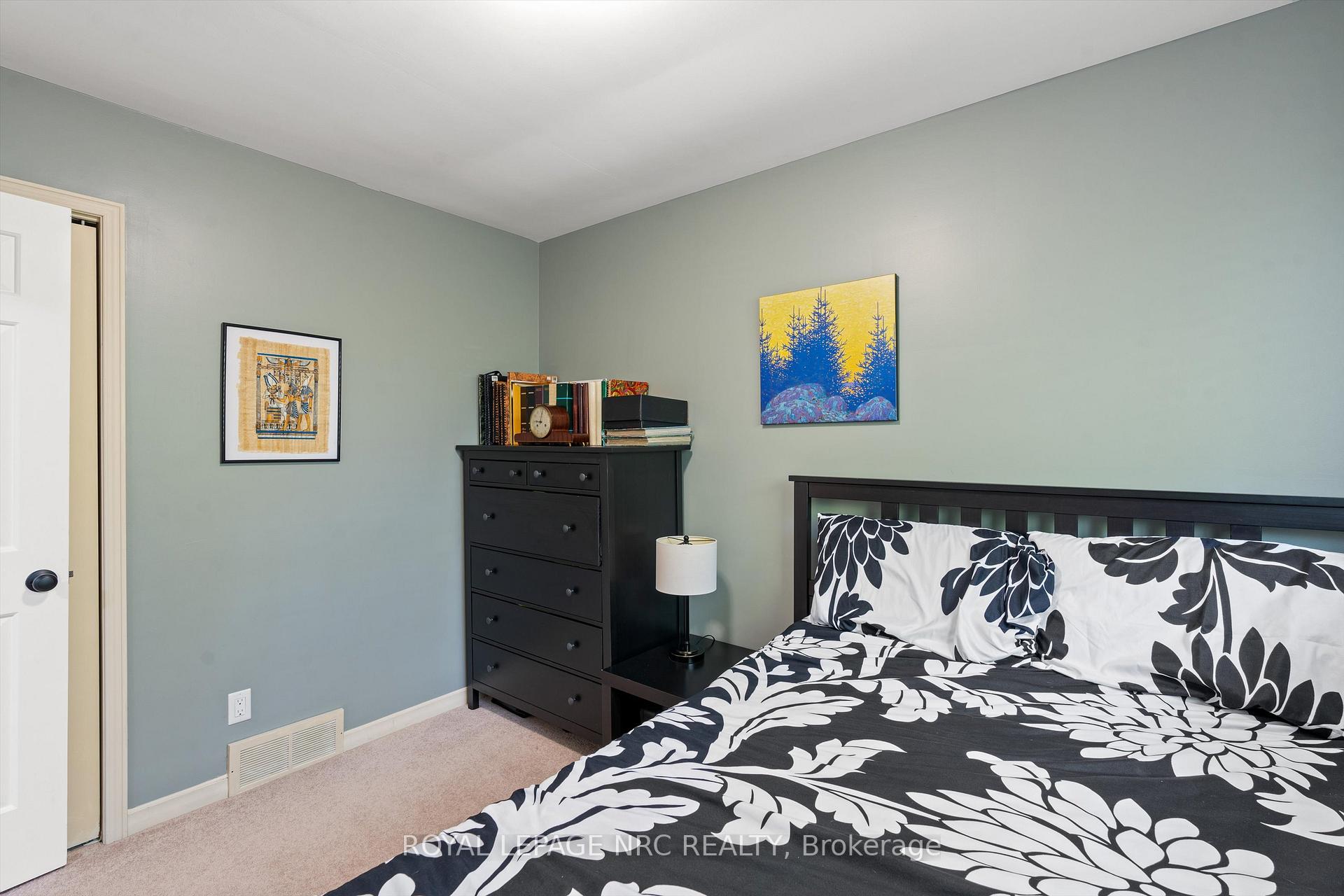 Photo 17 of 36 Royal Oak Drive, St. Catharines, Martindale Pond — HOMEH