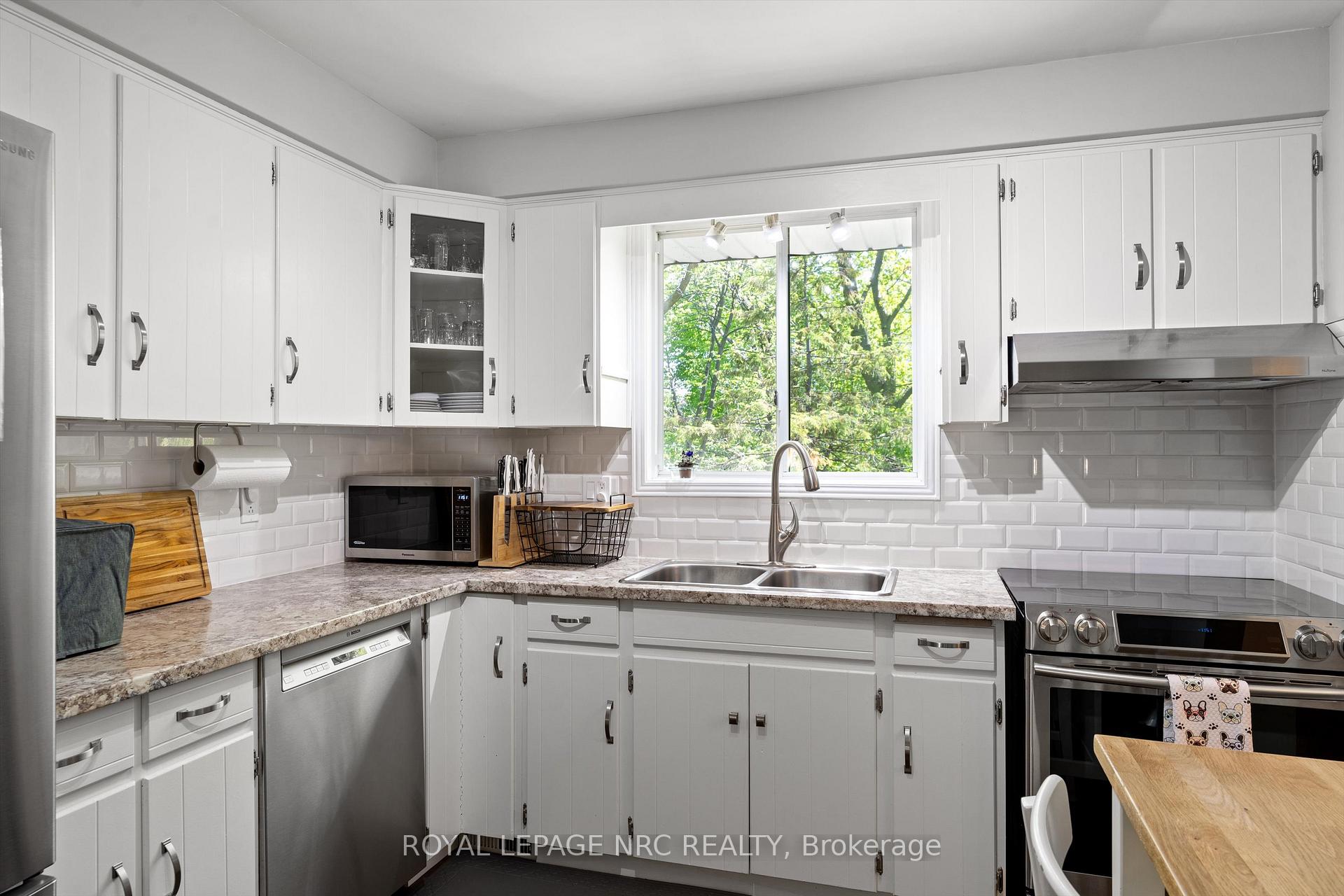 Photo 21 of 36 Royal Oak Drive, St. Catharines, Martindale Pond — HOMEH