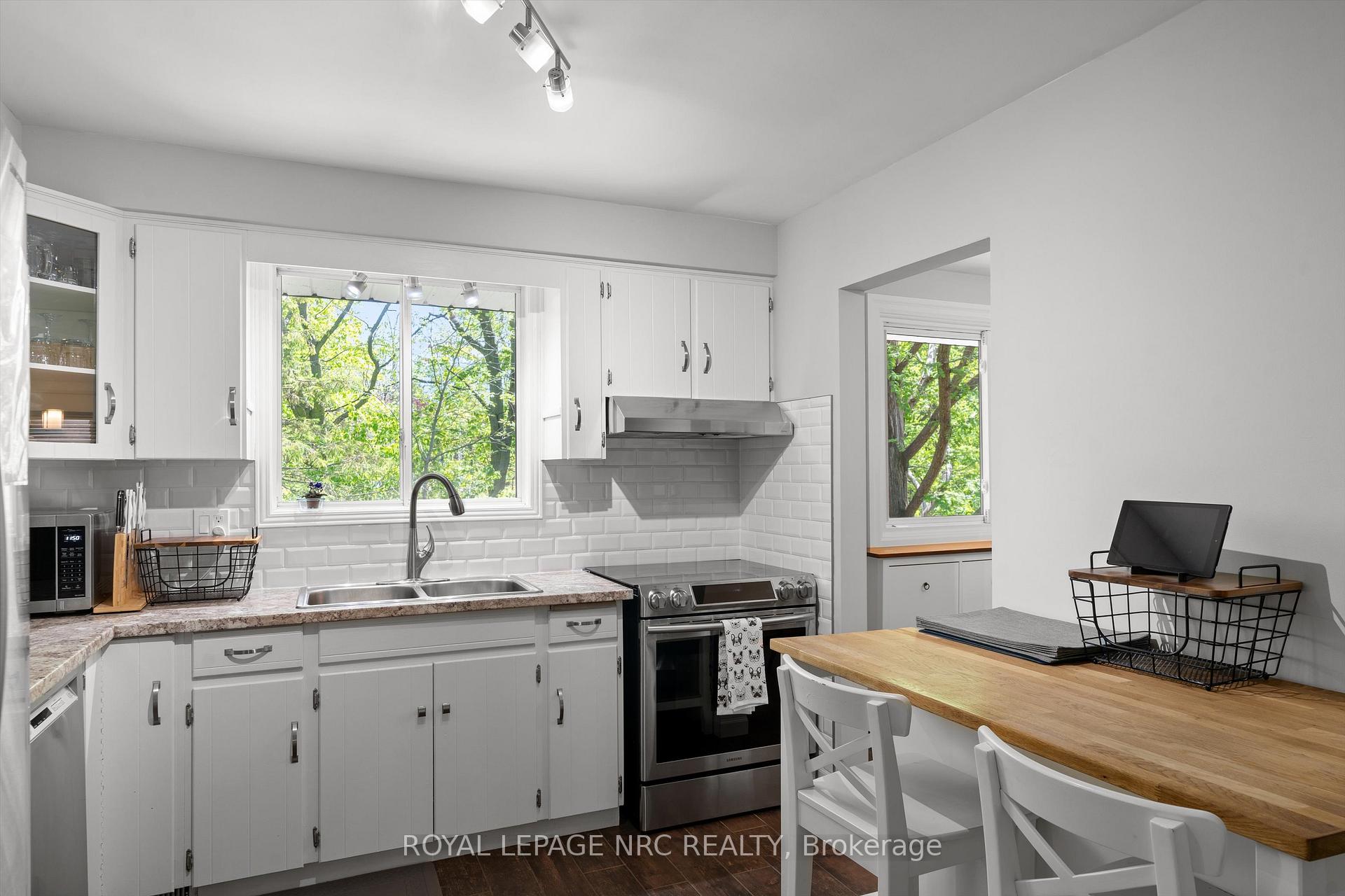 Photo 22 of 36 Royal Oak Drive, St. Catharines, Martindale Pond — HOMEH
